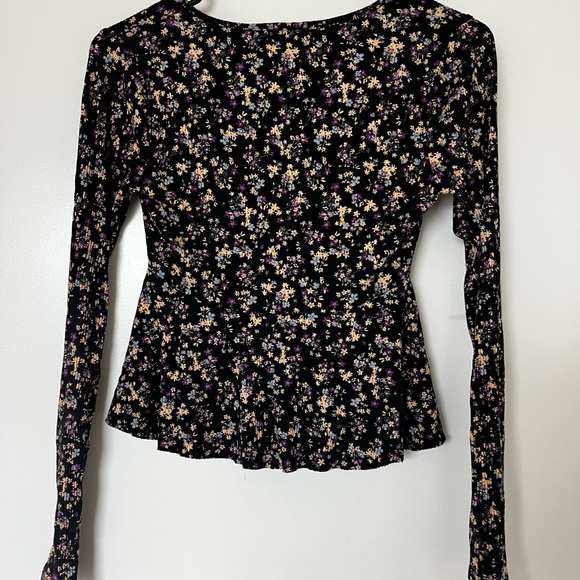 Tilly’s long sleeve floral blouse - Picture 3 of 4